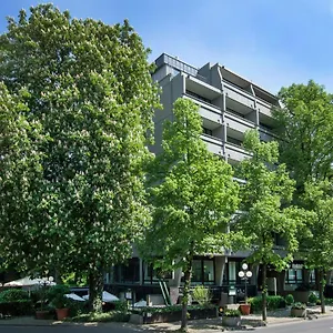 lindner-rhein-residence-im-rheinhof.topcolognehotels.com/